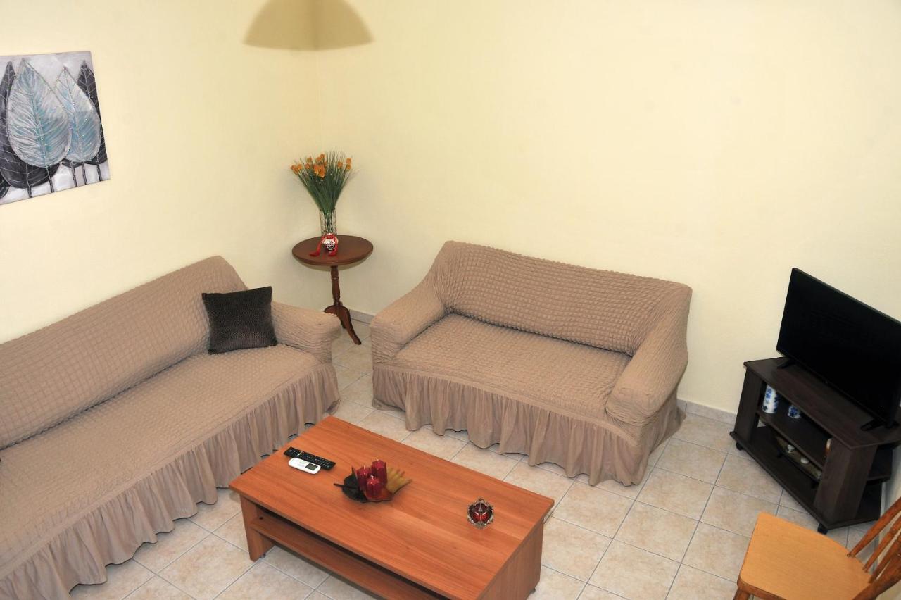 The Other Side Of Meteora With Lush Garden, Bbq & Pavillion Apartment Kalambaka