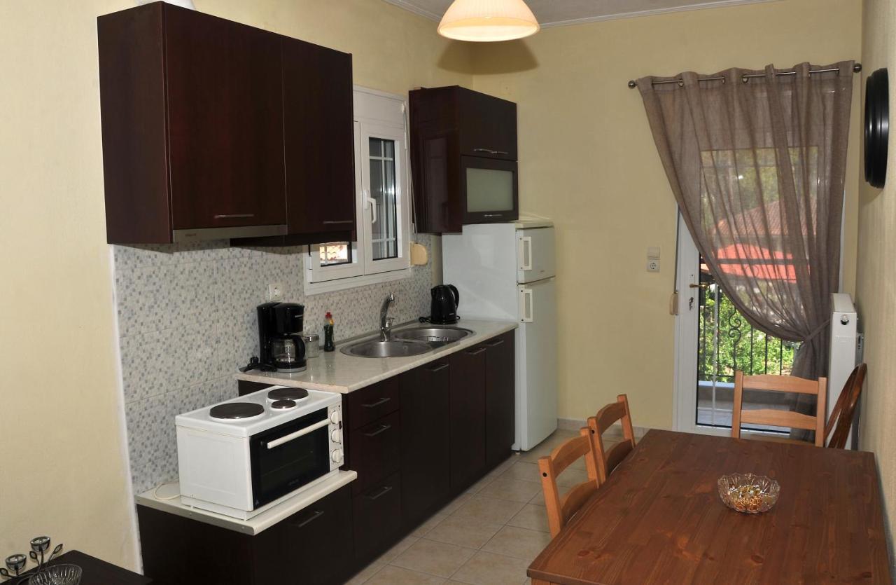 The Other Side Of Meteora With Lush Garden, Bbq & Pavillion Apartment Kalambaka