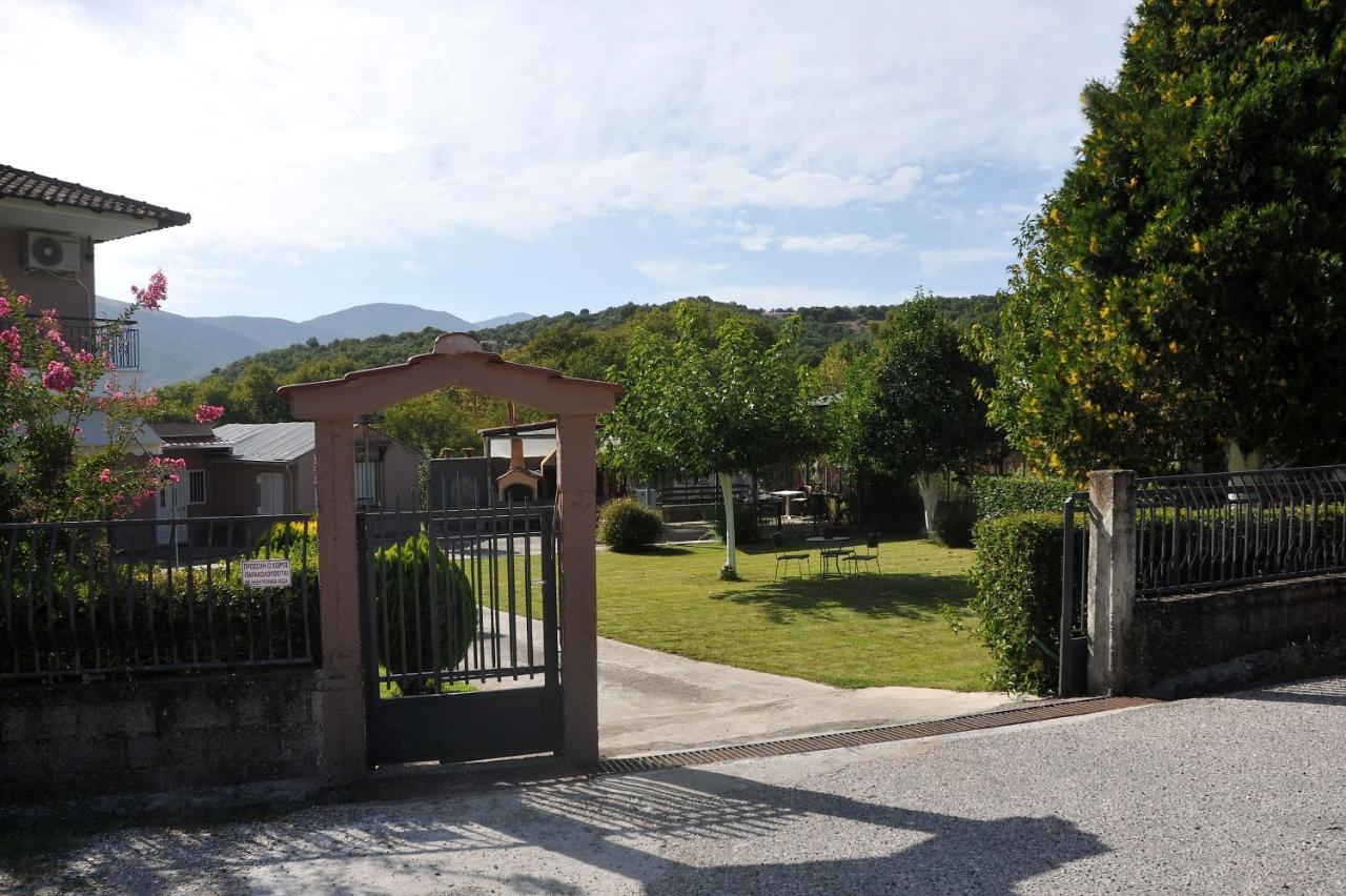 Apartment The Other Side Of Meteora With Lush Garden, Bbq & Pavillion