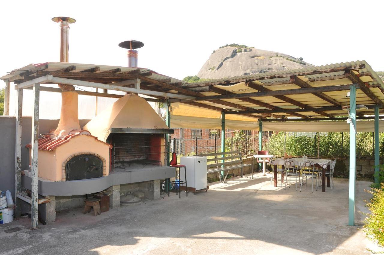 Apartment The Other Side Of Meteora With Lush Garden, Bbq & Pavillion *